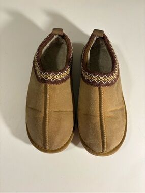 Woman’s Cozy Slip-On Suede Slippers in Brown